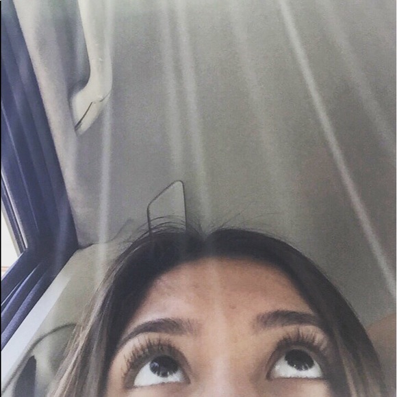 Meet your Posher, Giselle - Picture 2 of 2